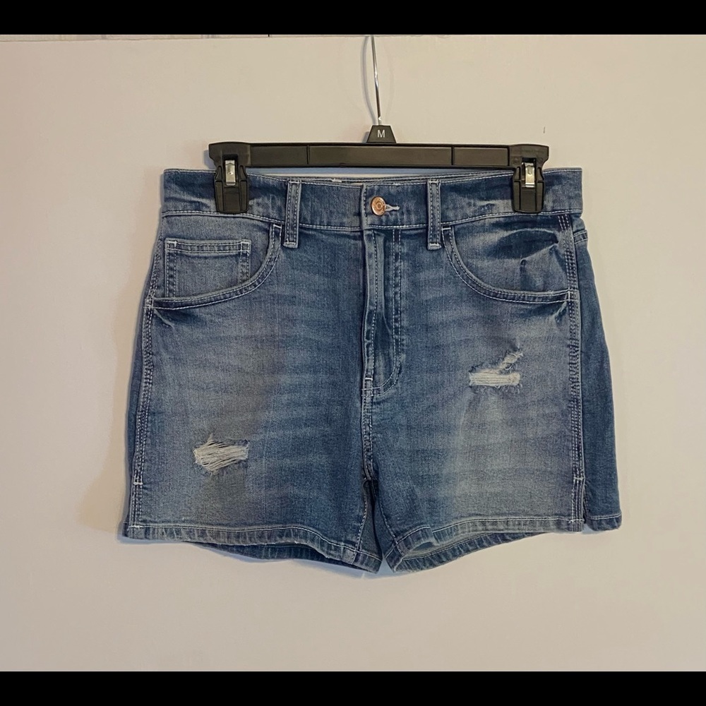 EUC Women's Jordache Vintage Fit Distressed Shorts SZ 28